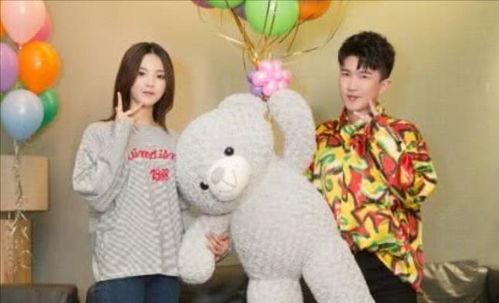 娱乐718快乐你我他吃瓜,快乐你我他，一起吃瓜解闷